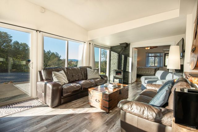 22855 Chianti Rd, Geyserville, CA 95441