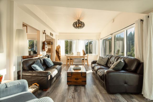 22855 Chianti Rd, Geyserville, CA 95441