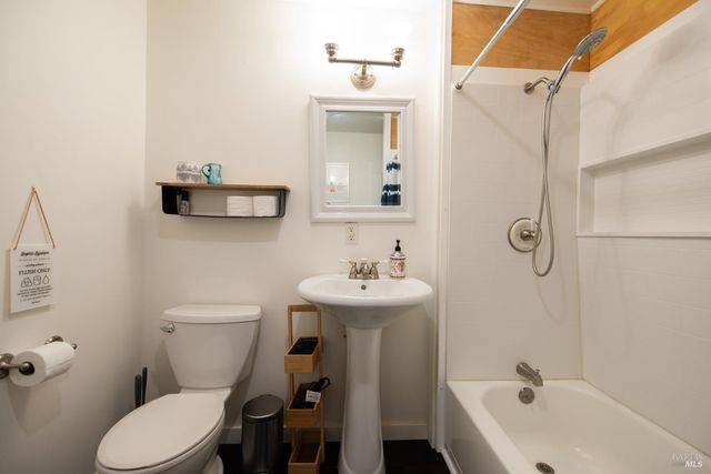 22855 Chianti Rd, Geyserville, CA 95441