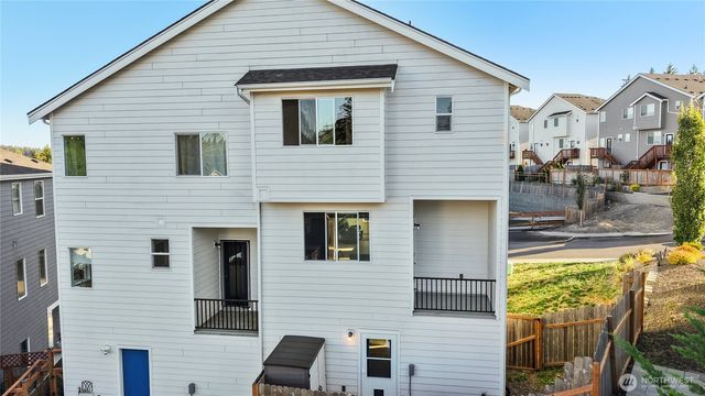 934 NW Highgarden Drive, Bremerton, WA 98311