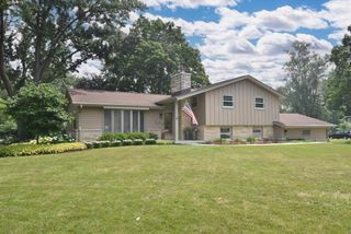 1940 Elm Terrace CIRCLE, Brookfield, WI 53045