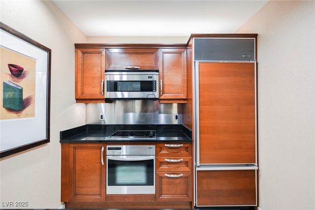 135 HARMON Avenue 920, Las Vegas, NV 89109