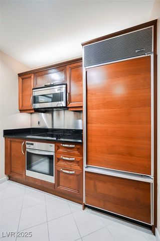 135 HARMON Avenue 920, Las Vegas, NV 89109