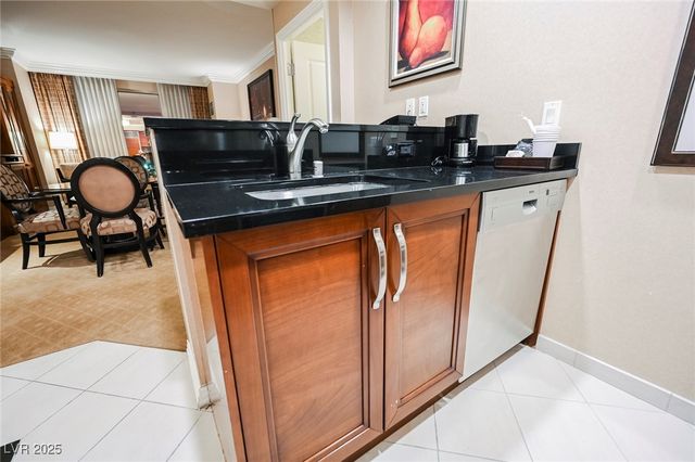 135 HARMON Avenue 920, Las Vegas, NV 89109