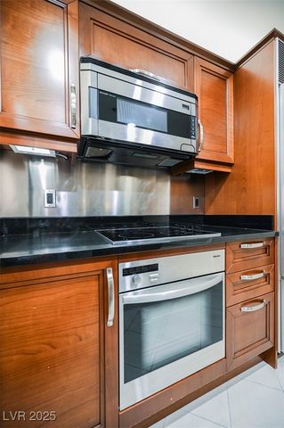 135 HARMON Avenue 920, Las Vegas, NV 89109