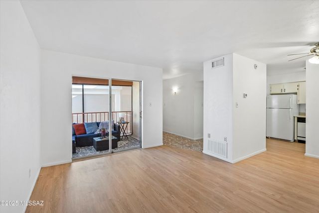 1600 N Wilmot Rd Unit 244, Tucson, AZ 85712