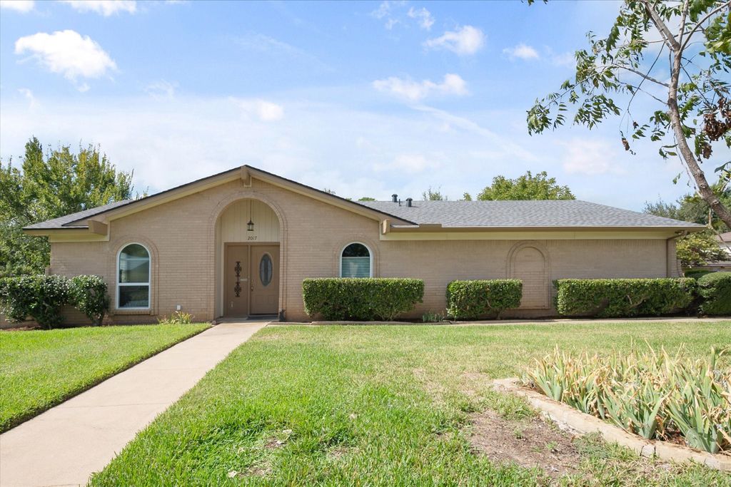 2017 Hurstview Drive, Hurst, TX 76054 — exterior