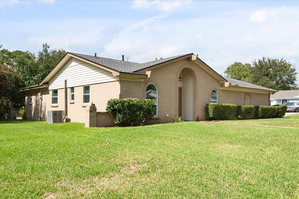 2017 Hurstview Drive, Hurst, TX 76054 — photo 3
