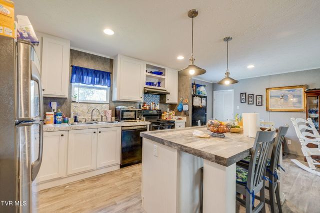 1512 Bloomingdale Road, Kingsport, TN 37660