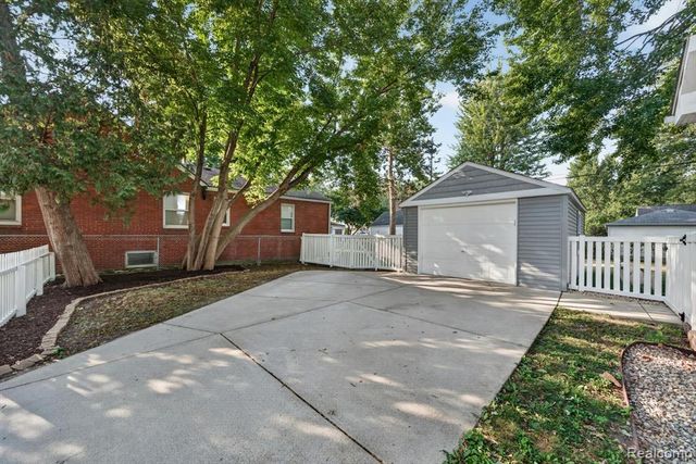 21908 Rosedale Street, Saint Clair Shores, MI 48080