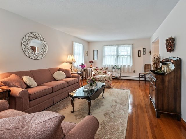 1 Kris Alan Dr, Holden, MA 01520