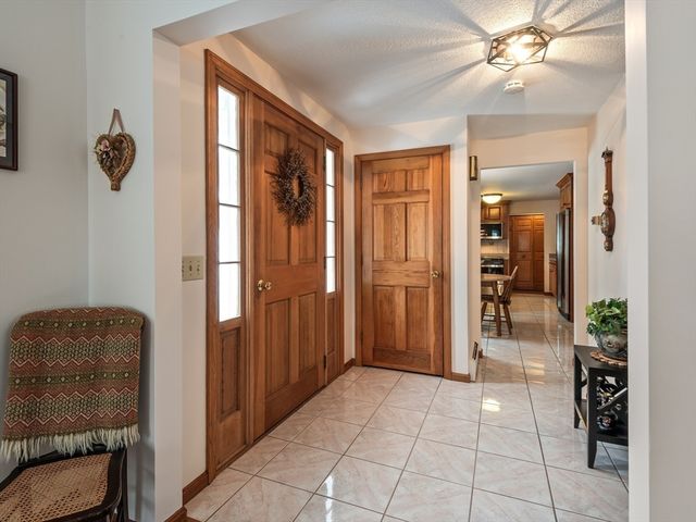 1 Kris Alan Dr, Holden, MA 01520