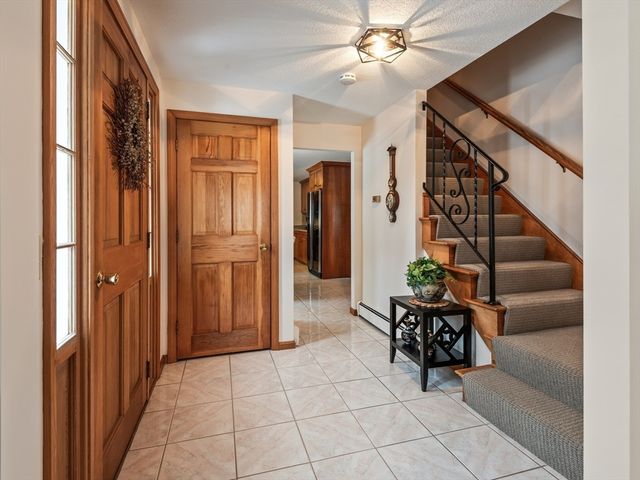 1 Kris Alan Dr, Holden, MA 01520