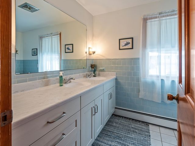 1 Kris Alan Dr, Holden, MA 01520