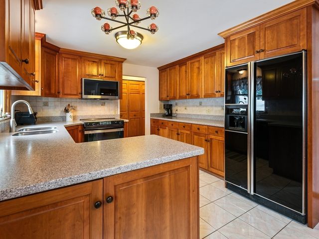 1 Kris Alan Dr, Holden, MA 01520