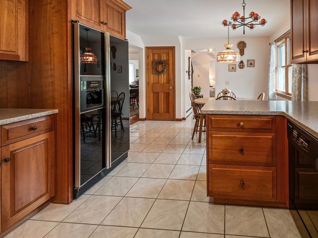 1 Kris Alan Dr, Holden, MA 01520