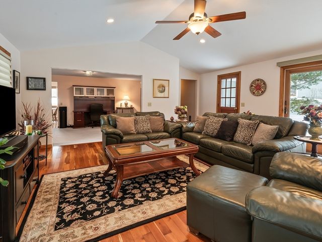 1 Kris Alan Dr, Holden, MA 01520