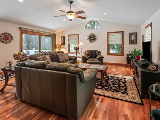 1 Kris Alan Dr, Holden, MA 01520