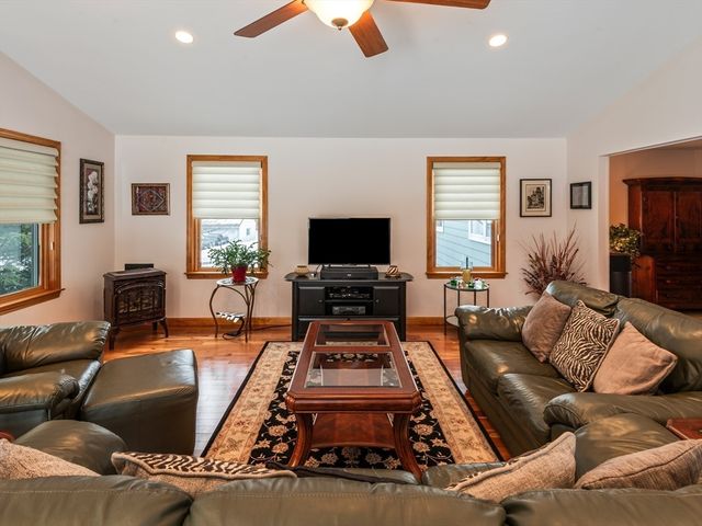 1 Kris Alan Dr, Holden, MA 01520