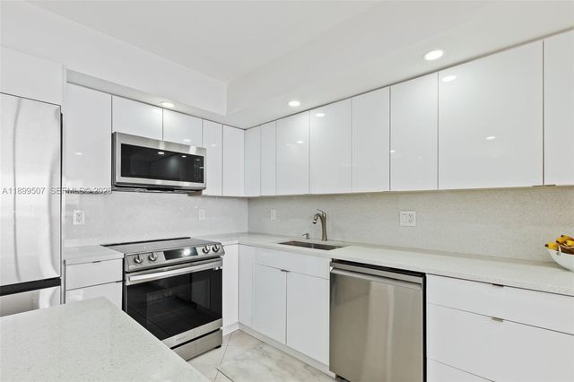 18021 Biscayne Boulevard 1003, Aventura, FL 33160
