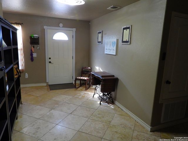 155 SCENIC CIRC., Lakehills, TX 78063