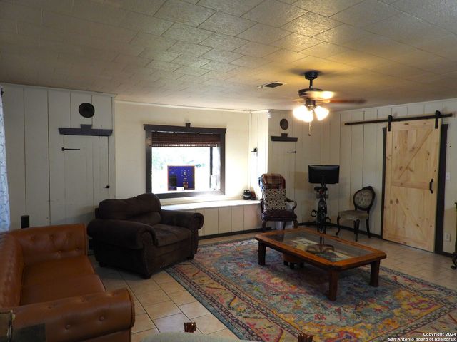 155 SCENIC CIRC., Lakehills, TX 78063