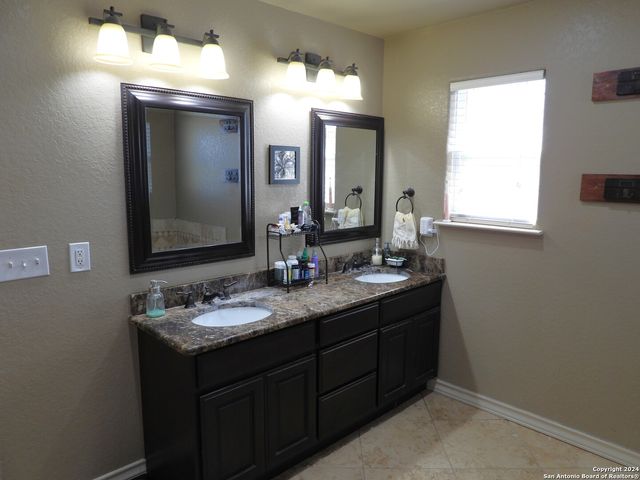 155 SCENIC CIRC., Lakehills, TX 78063