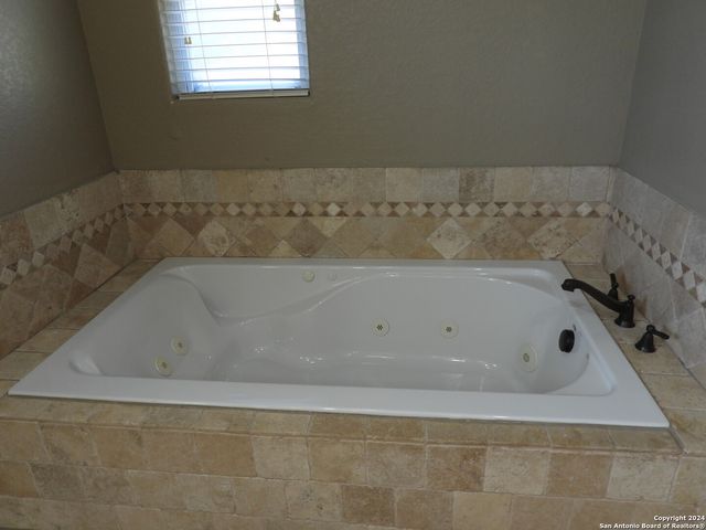 155 SCENIC CIRC., Lakehills, TX 78063