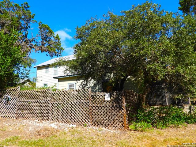 155 SCENIC CIRC., Lakehills, TX 78063