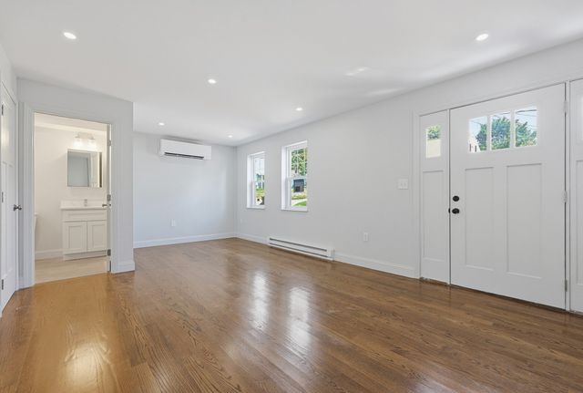 28 Hazelnut Pl, Dedham, MA 02026