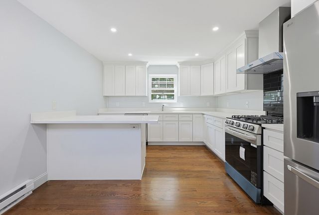 28 Hazelnut Pl, Dedham, MA 02026