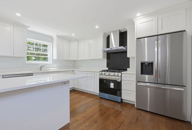 28 Hazelnut Pl, Dedham, MA 02026
