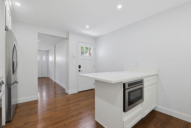28 Hazelnut Pl, Dedham, MA 02026