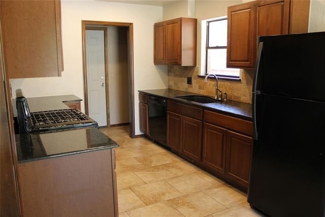 2325 Appleway Street, Edmond, OK 73013