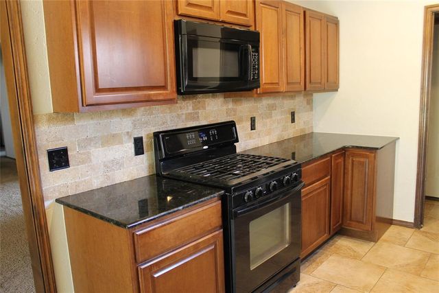 2325 Appleway Street, Edmond, OK 73013