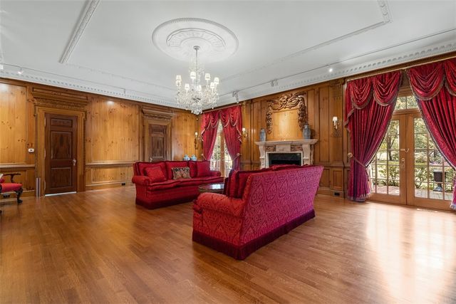 418 Fox Chapel Rd, Fox Chapel, PA 15238