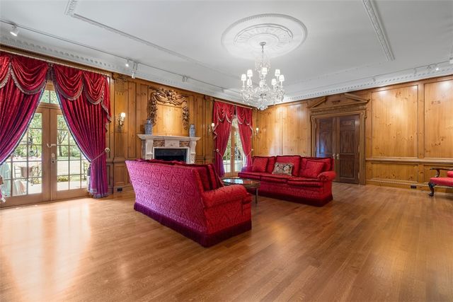 418 Fox Chapel Rd, Fox Chapel, PA 15238