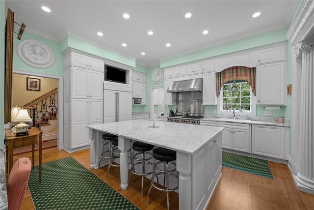 418 Fox Chapel Rd, Fox Chapel, PA 15238