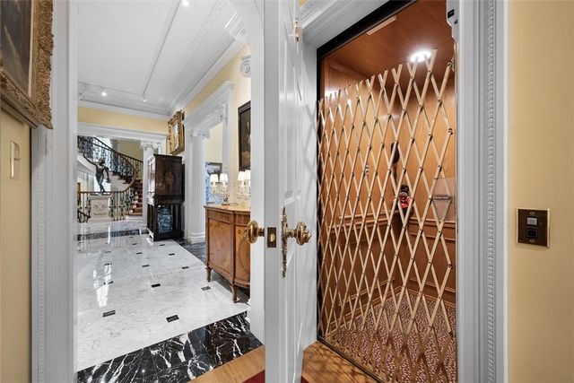 418 Fox Chapel Rd, Fox Chapel, PA 15238