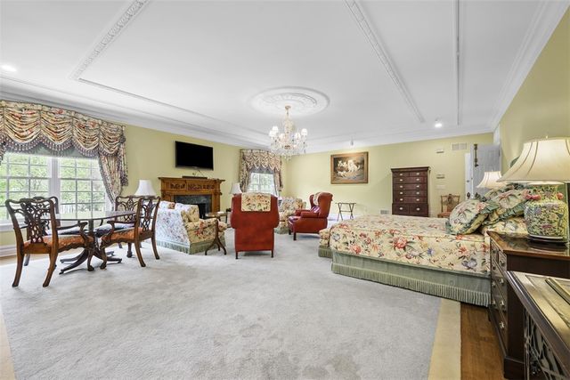 418 Fox Chapel Rd, Fox Chapel, PA 15238