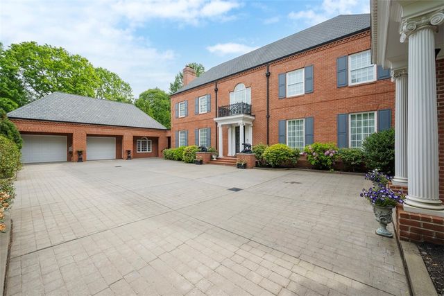 418 Fox Chapel Rd, Fox Chapel, PA 15238