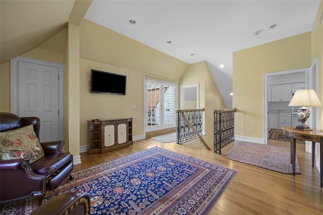 418 Fox Chapel Rd, Fox Chapel, PA 15238