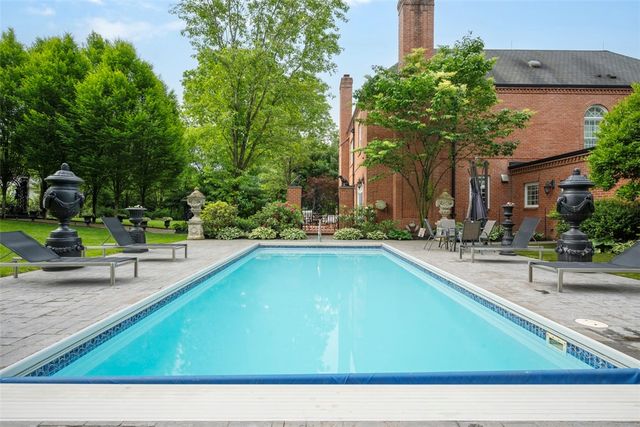 418 Fox Chapel Rd, Fox Chapel, PA 15238