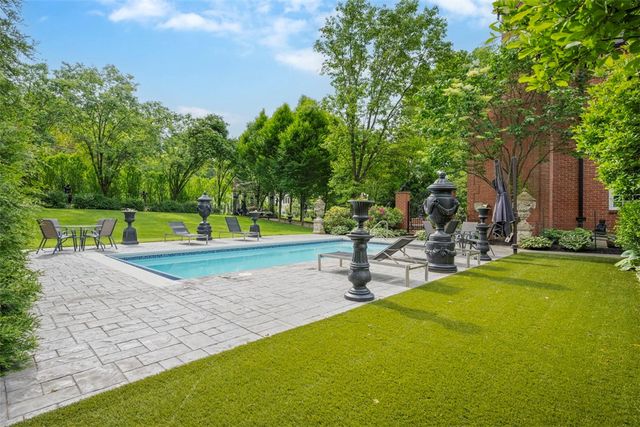 418 Fox Chapel Rd, Fox Chapel, PA 15238