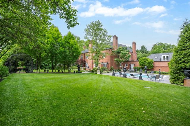 418 Fox Chapel Rd, Fox Chapel, PA 15238