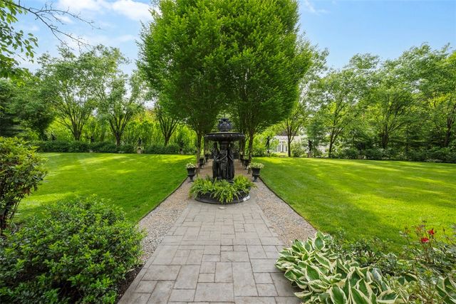 418 Fox Chapel Rd, Fox Chapel, PA 15238