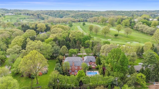 418 Fox Chapel Rd, Fox Chapel, PA 15238