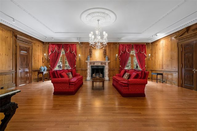 418 Fox Chapel Rd, Fox Chapel, PA 15238