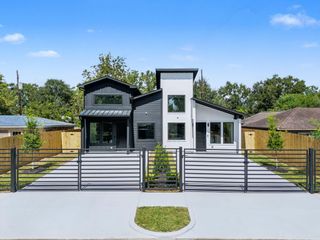 5029 Van Fleet Street A/B, Houston, TX 77033