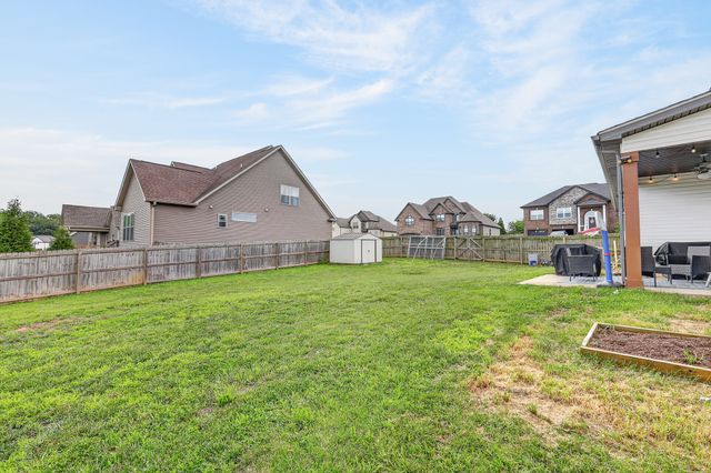 313 Piedmont Pl, Clarksville, TN 37043